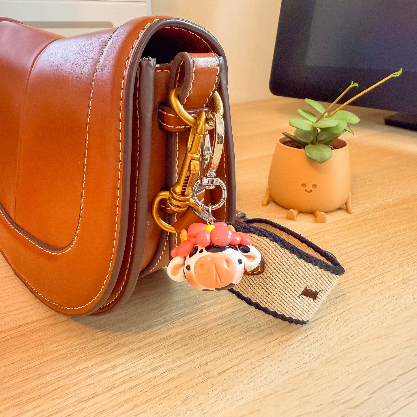 grumpy cow | keychain