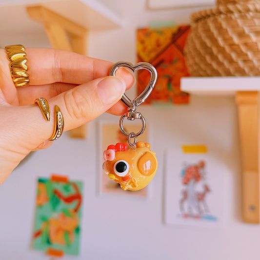 Pandora the hen ⊹ keychain